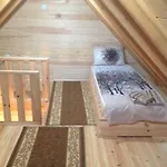 еднофамилна дървена къщичка アパート *