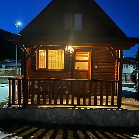 דירה еднофамилна дървена къщичка *