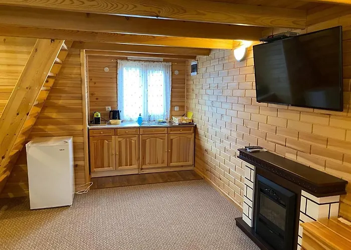 еднофамилна дървена къщичка