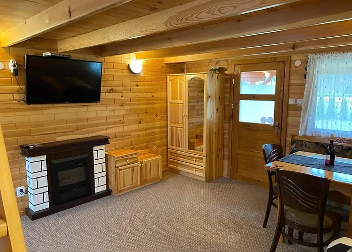 еднофамилна дървена къщичка *