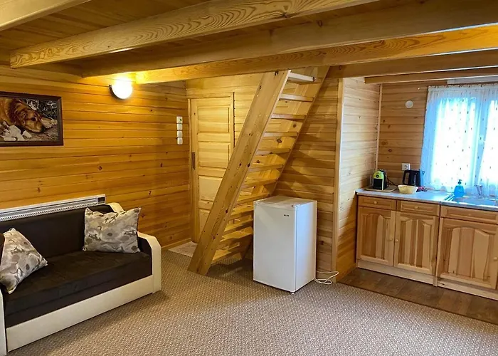 еднофамилна дървена къщичка *