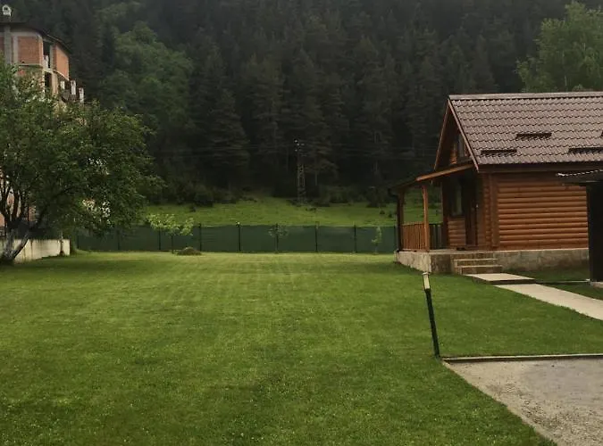 еднофамилна дървена къщичка Beli Iskar